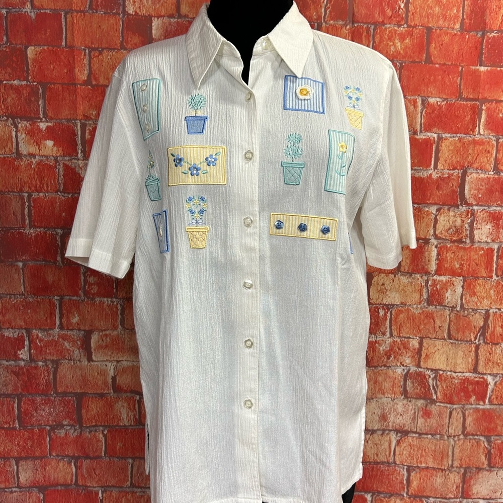 Alfred Dunner Embroidered Appliquéd Gauze Button Down‎ Top